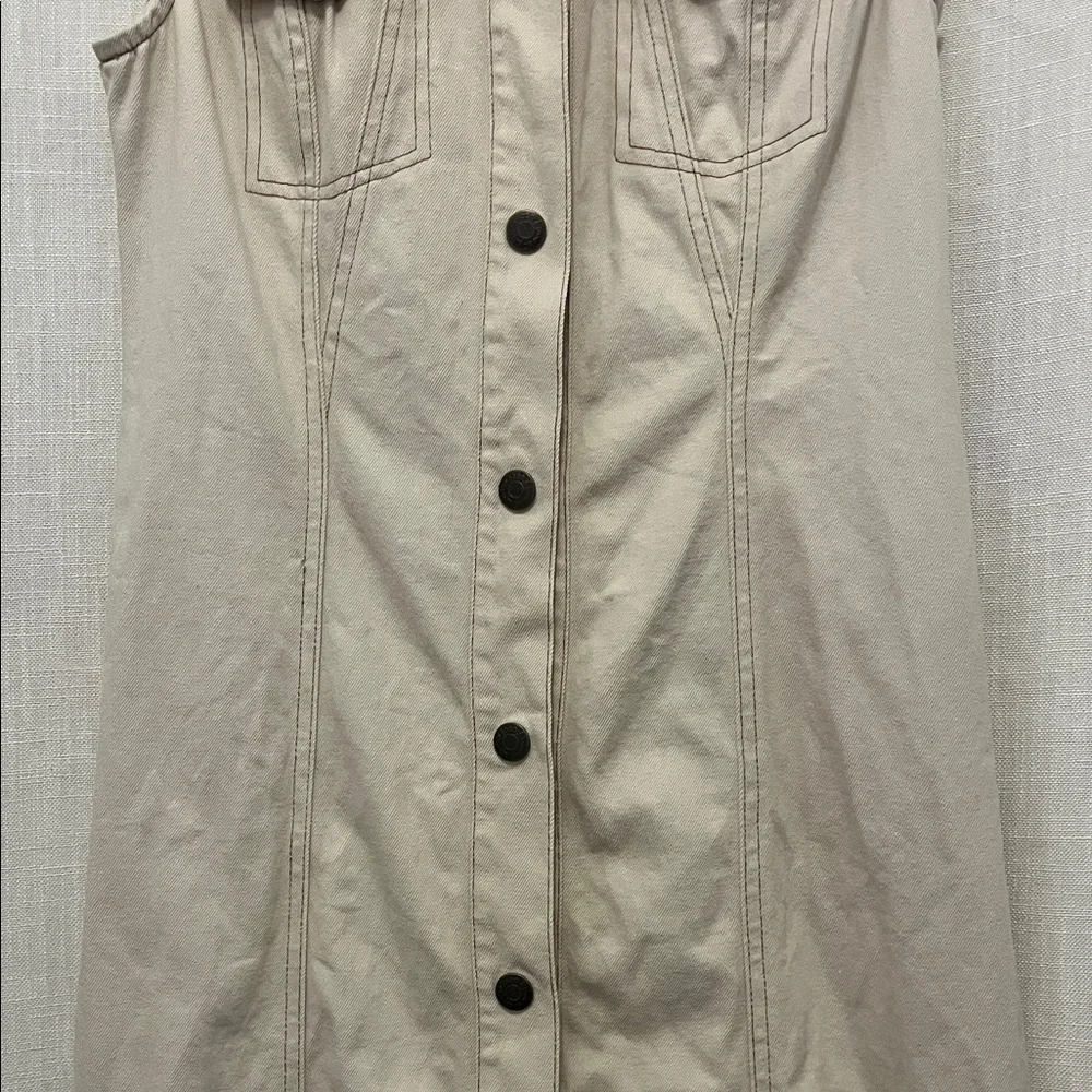 Sleeveless Beige Button-Down Dress - Picture 5 of 5